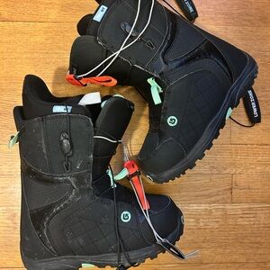 Burton Women's Black and Mint Snowboard Boots, size 7